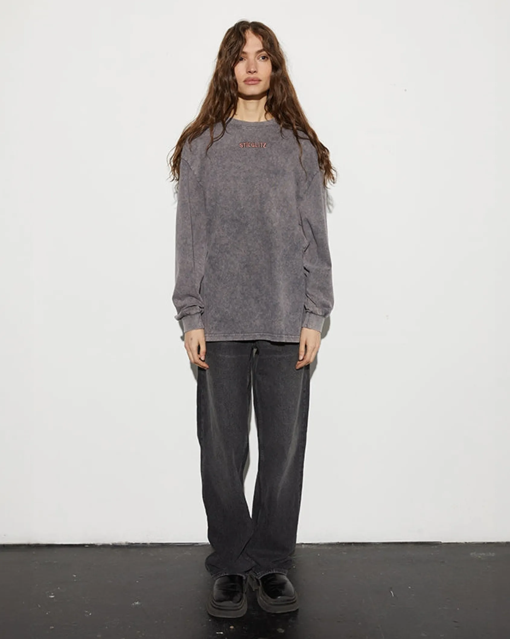 worn_out_skate_longsleeve_1.webp Clearance STIEGLITZ Worn Out Skate Longsleeve | Washed Grey